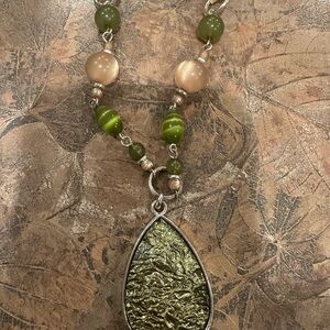 Elegant Green and Gold Pendant Necklace